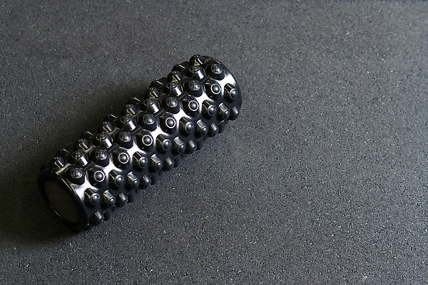 포토 JPG 해외이미지 모양 백인 스포츠 이동 신체 요가 근육 주택 실내 건강 사람 사람없음 운동 검은색 스트레칭 힘 거품 방 장비 흰색 마사지 연습 체육관 근육질 롤 롤러 체조 테라피 돌봄 실린더 필라테스 해외202310 해외포토 서양인 웰빙 컬러 컨셉 모션 내부 건물 뷰티 몸매 파일형식