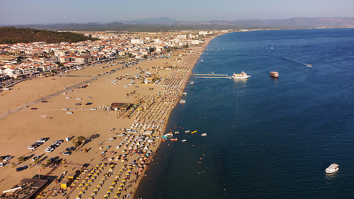 포토 JPG 해외이미지 바다 섬 여행 건축양식 자연 하늘 휴가 주택 풍경 사람없음 건물 물 파란색 도시풍경 컬러풀 여행객 도시 역사 타운 칠면조 랜드마크 옛날 해외202310 해외포토 자연요소 건축물 건축 컬러 조류 사람 생태계 파일형식