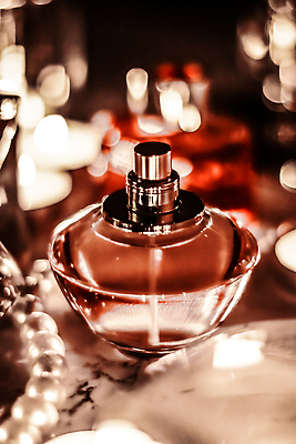 포토 JPG 해외이미지 유리 사람없음 투명 분위기 고급 향수 보케 진주 향수병 해외202310 해외포토 컨셉 재질 화장품 보석 병_담는 파일형식