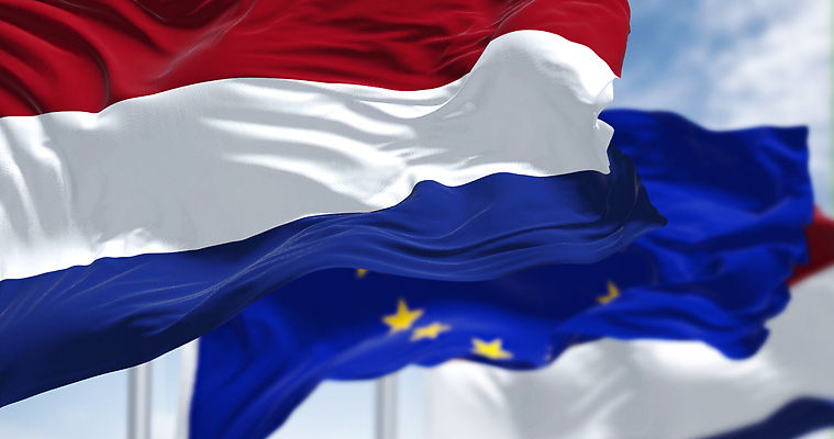 포토 JPG 해외이미지 배너 유럽 별 물결 여행 백그라운드 하늘 날리기 바람 사람없음 야외 가로 빨간색 파란색 맑음 줄무늬 자유 흰색 깃발 직물 국기 민주주의 천 심볼 묘사 사인 네덜란드 신분 애국심 시민 암스테르담 독립 왕국 유럽연합 잔물결 전국 정부 정치 통일 해외202310 해외포토 자연요소 나라 컬러 컨셉 무늬 모션 날씨 국민 파일형식