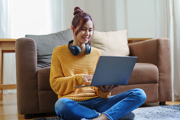 포토 JPG 해외이미지 학생 손 교육 음악 백그라운드 컨셉 거실 비즈니스 통신 창문 성공 회의 아침 휴식 아파트 주택 한명 미소 앉기 동양인 성인 쇼핑 컴퓨터 소파 독서 뷰티 노란색 헤드폰 기계 물방울 잡기 작업 수증기 문학 아로마테라피 동영상 청소부 멀티미디어 터치스크린 카피스페이스 해외202310 해외포토 주간 직업 1 컬러 음향기기 의자 모션 문화예술 표정 사람 인종 건물 신체부위 전자제품 공백 테라피 파일형식