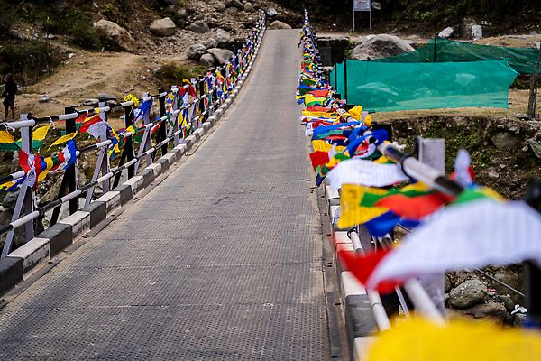 포토 JPG 해외이미지 전통 종교 여행 불교 자연 바람 산 사람없음 관광지 컬러풀 믿음 기도 깃발 사찰 인도인 심볼 언덕 신성 네팔 수도원 사리탑 신앙심 히말라야 해외202310 해외포토 자연요소 외국인 감정 아시아 컬러 종교건축 날씨 동양인 탑 생태계 파일형식 산맥