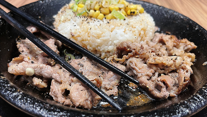 포토 JPG 해외이미지 전통 접시 아시아 음식 젓가락 고추 밥 한국 육류 돼지고기 스테이크 요리 사람없음 식당 일본 식사 저녁식사 튀김 그릴 바비큐 매움 슬라이스 깨 점심식사 고립 스타일 맛있는 해외202310 해외포토 식기 나라 채소 식재료 주방용품 서양음식 수저 상점 조미료 맛 파일형식