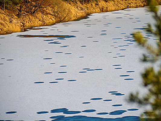 포토 JPG 해외이미지 모양 파도 손가락 표면 파노라마 그림자 사람없음 그래픽 가로 빛 글로벌 반사 평화 얼음 침묵 거품 흰색 구멍 거친 눈송이 황무지 떨어짐 큼 시원함 크리스탈 북극 질감 화산 서리 빙산 북쪽 이산화탄소 제어 눈내림 해외202310 해외포토 자연요소 손 바다 컬러 컨셉 산 눈_날씨 촬영기법 소리 크기 광석 극지방 방향 파일형식