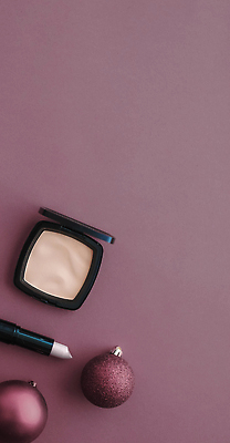 포토 JPG 해외이미지 사람없음 하이앵글 보라색 화장품 오브젝트 오너먼트 카피스페이스 해외202310 해외포토 뷰포인트 컬러 크리스마스장식 뷰티 공백 파일형식