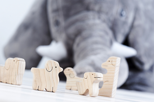 포토 JPG 해외이미지 모양 동물 모델 교육 행복 어린이 인형 컨셉 장난 상상 놀이 코끼리 털 동물원 창조 사람없음 목재 장식 학습 장난감 블록 유치원 미니어처 추위 시골 아기 작음 오브젝트 심플 솜털 거인 내추럴 수공예품 정물화 해외202310 해외포토 나무 감정 재료 포유류 사람 모형 크기 공예품 그림 파일형식