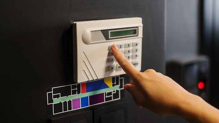 포토 JPG 해외이미지 손 디자인 여자 산업 벽 컬러 비즈니스 손가락 조명 바닥 실내 사람 사람없음 내부 사무실 환경 힘 기계 방 장비 에너지 램프 판넬 엔지니어 계획 연결 위험 오브젝트 샹들리에 전자 언론 시스템 포인트 스위치 설치 전압 제어 공급 해외202310 해외포토 컨셉 신체부위 금융 기술자 파일형식