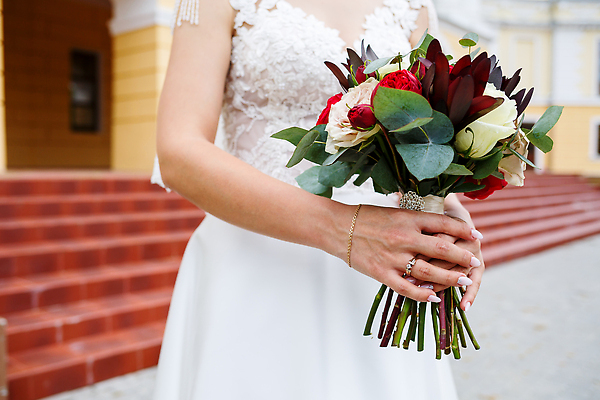 포토 JPG 해외이미지 여자 신부 부케 웨딩드레스 결혼식 한명 들기 상반신 성인 앞모습 성인여자한명만 해외202310 해외포토 1 드레스 뷰포인트 꽃다발 결혼 모션 사람 여자한명만 성인여자만 파일형식