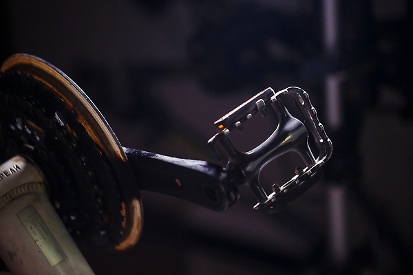 포토 JPG 해외이미지 라이프스타일 스포츠 백그라운드 컨셉 부분 교통시설 산 프레임 건강 사람없음 운동 금속 자전거 검은색 장비 운전 흰색 바퀴 승차 접속 브레이크 철 묘사 오브젝트 속도 순환 타이어 기어 고립 옛날 철강 페달 해외202310 해외포토 컬러 교통 모션 재질 생활 바이크 시설 파일형식