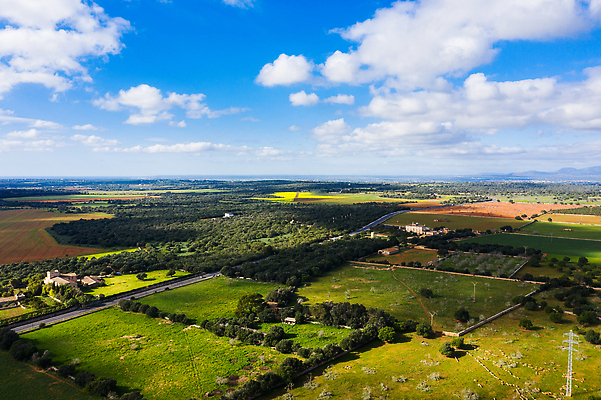 포토 JPG 해외이미지 식물 계절 유럽 도로 여행 밭 농업 교통시설 자연 하늘 휴가 휴식 안테나 사람없음 야외 초록색 햇빛 환경 정원 시골 고속도로 스페인 지중해 언덕 장면 항공촬영 루트 해외202310 해외포토 나라 산업 길 바다 뷰포인트 컬러 교통 컨셉 통신 태양 시설 생태계 파일형식