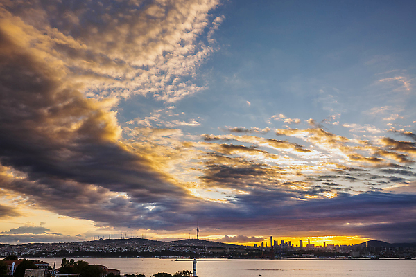 포토 JPG 해외이미지 종교 문화 여행 건축양식 하늘 이스탄불 뿔 사람없음 건물 파란색 카메라 일출 도시 사찰 역사 황금 중앙 정상 이슬람교 모스크 동쪽 칠면조 천연기념물 랜드마크 보스포루스 아랍어 콘스탄티노플 해외202310 해외포토 건축물 건축 컬러 종교건축 조류 전자제품 노을 방향 파일형식 튀르키예