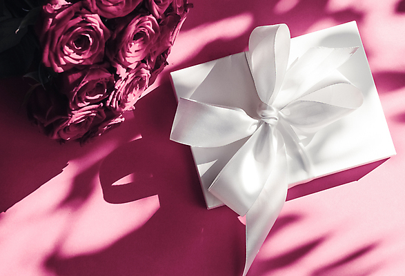 포토 JPG 해외이미지 행복 리본 분홍색 꽃다발 사랑 사람없음 선물상자 로맨틱 해외202310 해외포토 꽃 감정 컬러 컨셉 선물 상자 파일형식