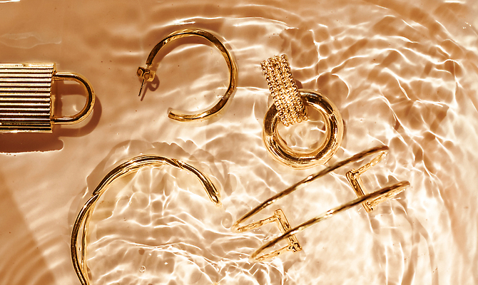 포토 JPG 해외이미지 물결 백그라운드 선물 사람없음 물 하이앵글 귀걸이 금색 우아함 팬던트 해외202310 해외포토 자연요소 뷰포인트 컬러 컨셉 장신구 파일형식