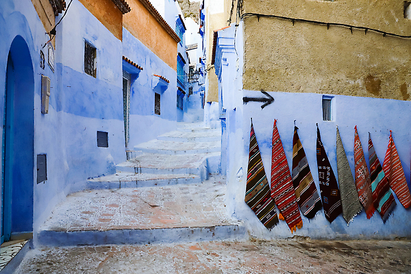 포토 JPG 해외이미지 전통 문화 벽 컬러 여행 건축양식 아프리카 거리 주택 동양인 사람없음 건물 파란색 컬러풀 계단 마을 카펫 도시 중세 재산 타운 모로코 랜드마크 메디나 옛날 해외202310 해외포토 건축물 건축 나라 인종 금융 역사 파일형식