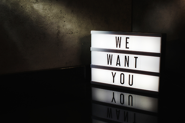 포토 JPG 해외이미지 템플릿 디자인 포스터 벽 캠페인 백그라운드 비즈니스 텍스트 전등 사람 사람없음 단어 빛 상자 3D 검은색 어둠 흰색 메시지 편지 사인 네온 장면 스포트라이트 자원 모집 빛망울 고용 광 그런지 마케팅 수도권 슬로건 인원 채용 해외202310 해외포토 문자 컬러 조명 구직 디지털합성 지역 파일형식