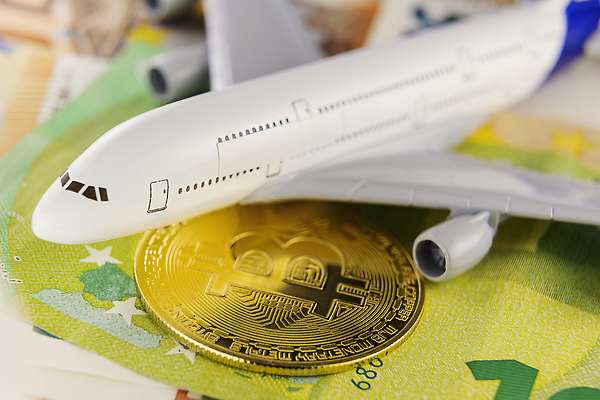 포토 JPG 해외이미지 종이 백그라운드 돈 비즈니스 미래 사람없음 금융 경제 여행객 디지털 동전 거래 저축 그룹 시장 재산 황금 암호 주식 심볼 분석 사인 보고서 투자 상업 전자 토막 전자상거래 경영 대패 해외202310 해외포토 컨셉 사람 파일형식