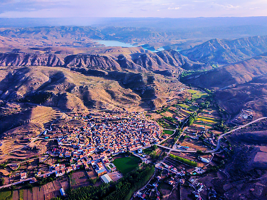 포토 JPG 해외이미지 나무 유럽 호수 여행 겨울 건축양식 하늘 지붕 사람없음 건물 강 교회 마을 일몰 스페인 폭풍 타운 아라곤 채소밭 드론 옛날 조감도 해외202310 해외포토 식물 건축물 계절 건축 나라 밭 날씨 노을 도시 파일형식