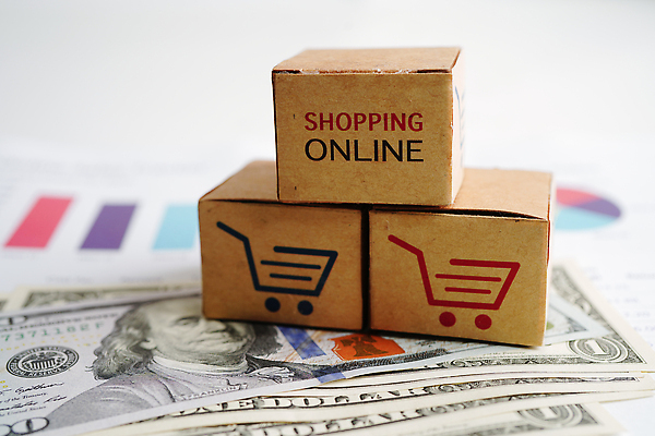 포토 JPG 해외이미지 지폐 돈 인터넷 비즈니스 통신 모바일 사람없음 금융 스마트폰 핸드폰 상자 세일 달러 상점 디지털 동전 웹 카트 유로 신용카드 시장 어플리케이션 구매 상품 가격 고객 심볼 무역 상업 질서 소매 온라인 승진 슈퍼마켓 전자상거래 마케팅 매각 수입 해외202310 해외포토 산업 경제 전자제품 스마트기기 쇼핑 예절 재산 파일형식