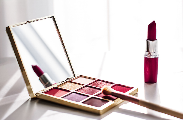 포토 JPG 해외이미지 백그라운드 사람없음 세트 뷰티 거울 립스틱 화려 대리석 아이섀도 메이크업브러쉬 해외202310 해외포토 컨셉 재료 화장품 붓 파일형식