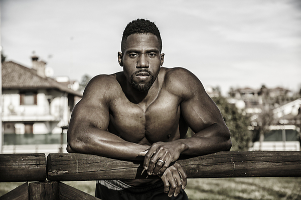 포토 JPG 해외이미지 모델 라이프스타일 여유 흑인 백그라운드 신체 자연 근육 탈의 건강 그림자 한명 야외 목재 울타리 햇빛 농장 유행 맑음 검은색 힘 목장 시골 클래식 질감 근육질 내추럴 옛날 울퉁불퉁 스타일 해외202310 해외포토 서양인 나무 1 감정 컬러 컨셉 농업 재료 날씨 사람 생활 담장 태양 몸매 생태계 파일형식