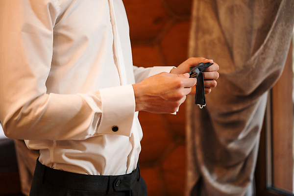 포토 JPG 해외이미지 남자 신랑 결혼 셔츠 결혼식 나비넥타이 한명 상반신 성인 옆모습 축하 준비 성인남자한명만 해외202310 해외포토 1 뷰포인트 컨셉 상의 넥타이 사람 이벤트 남자한명만 성인남자만 파일형식