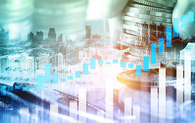 포토 JPG 해외이미지 백그라운드 돈 그래프 빌딩 사람없음 건물 금융 동전 성장 도시 투자 동전탑 주식표 다중노출 해외202310 해외포토 건축물 비즈니스 촬영기법 경제 쌓기 재산 주식 파일형식