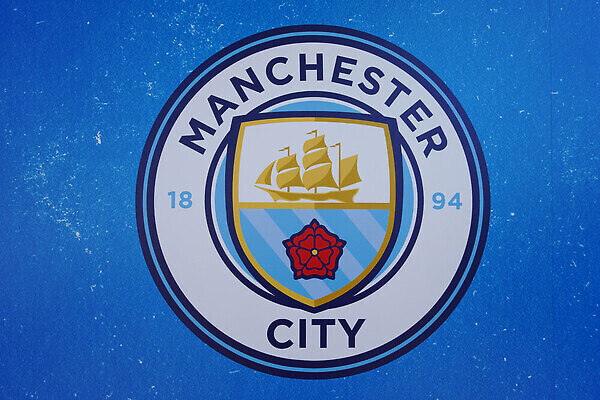 포토 JPG 해외이미지 영어 스포츠 셔츠 텍스트 영국 잉글랜드 경기 사람없음 파란색 단어 축구 경기장 깃발 도시 이름 인쇄 큼 심볼 사인 클럽 런던 방패 왕국 저지 챔피언 판잣집 해외202310 해외포토 문자 유럽 컬러 상의 스포츠시설 주택 구기 크기 파일형식