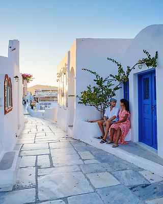 포토 JPG 해외이미지 커플 행복 유럽 바다 섬 여행 건축양식 관계 휴가 거리 주택 사랑 두명 여름 파란색 교회 여행객 마을 일출 일몰 낭만 자유 신혼여행 흰색 고급 지중해 그리스 화산 돔 타운 산토리니 그리스인 해외202310 해외포토 서양인 건축물 계절 건축 감정 나라 컬러 결혼 컨셉 산 사람 건물 노을 도시 파일형식