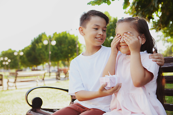 포토 JPG 해외이미지 라이프스타일 커플 공원 행복 어린이 여행 가족 자연 휴가 기념 함께함 건강 선물 사랑 동양인 소년 야외 두명 여름 친구 태양 귀여움 우정 유치원 기쁨 축하 생일 언니 걸음마 남동생 해외202310 해외포토 자연요소 계절 공공시설 교육 기념일 남자 감정 컨셉 관계 모션 사람 인종 생활 생태계 자매 동생 파일형식