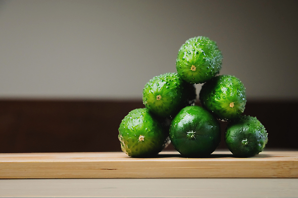 포토 JPG 해외이미지 음식 백그라운드 농업 다이어트 채소 재료 탁자 오이 건강 사람없음 목재 초록색 수확 시골 신선 작음 유기농 날것 소금 부드러움 비타민 내추럴 숙성 절임 채식주의자 핸드메이드 많음 해외202310 해외포토 나무 웰빙 산업 컬러 가구 컨셉 감각 크기 채식 영양소 파일형식