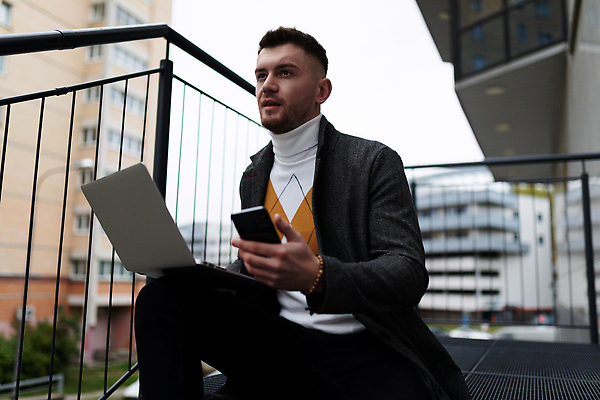 포토 JPG 해외이미지 백인 직업 남자 행복 인터넷 회사 비즈니스 사업가 호텔 성공 실내 한명 서기 사람 정장 성인 컴퓨터 사무실 우주 업무 비즈니스맨 자신감 기다림 공항 연결 종업원 온라인 경영 터미널 해외202310 해외포토 서양인 1 옷 감정 컨셉 교통시설 모션 숙소 내부 전자제품 작업 직장인 파일형식