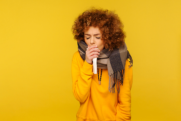 포토 JPG 해외이미지 스튜디오촬영 백인 여자 겨울 포장 청소년 실내 건강 한명 사람 치료 약 건강관리 목도리 고통 추위 열 조직 바이러스 질병 불기 청소 코 냅킨 두통 감염 온도 문제 고립 노란배경 인플루엔자 재채기 전염병 증상 해로움 해외202310 해외포토 서양인 1 잡화 계절 감정 백그라운드 컨셉 의학 모션 관리 내부 신체부위 노란색 파일형식