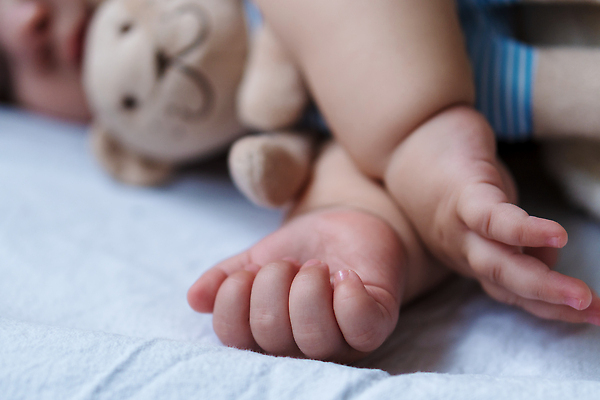 포토 JPG 해외이미지 백인 라이프스타일 응시 여자 얼굴 어린이 베개 침구 아침 한명 사람 소녀 가로 청춘 금발 햇빛 뷰티 쌓기 스트레칭 침실 꿈 흰색 침대 아기 신생아 잠 닫기 작음 낮잠 거짓말 취침시간 해외202310 해외포토 주간 서양인 1 헤어스타일 시선 컬러 가구 컨셉 모션 생활 신체부위 운동 태양 크기 파일형식