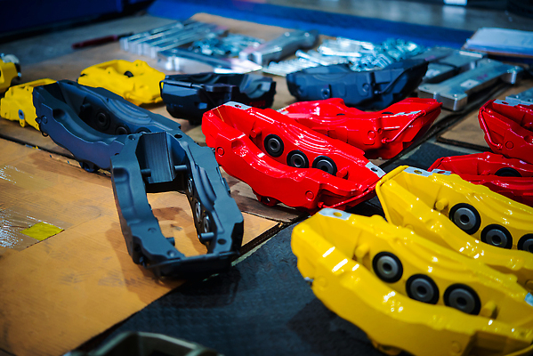 포토 JPG 해외이미지 직업 산업 교통시설 자동차 노동자 사람 사람없음 상점 금속 기계 공연 손상 디스크 작업 바퀴 기술자 변화 실패 수리 브레이크 서비스 타이어 고정 문제 모터 유지 돌봄 자동 제어 조율 차고 해외202310 해외포토 육상교통 교통 컨셉 모션 재질 이벤트 좌절 질병 시설 파일형식