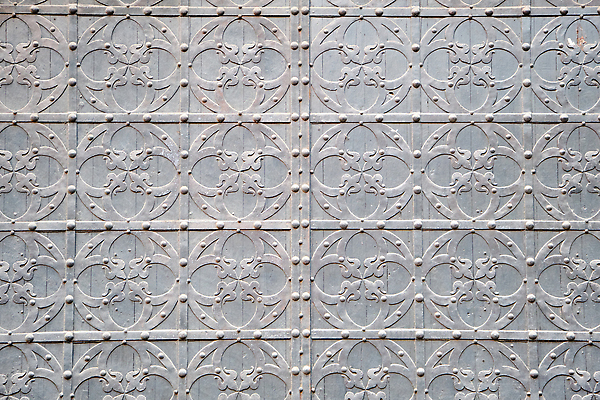 포토 JPG 해외이미지 디자인 백그라운드 패턴 건축양식 사람없음 장식 성당 교회 문 금속 회색 골동품 화려 중세 역사 묘사 질감 안심 그런지 옛날 해외202310 해외포토 건축 컬러 컨셉 무늬 종교건축 재질 육류 건물 파일형식