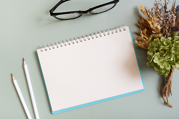 포토 JPG 해외이미지 템플릿 디자인 꽃 종이 꽃다발 결혼 백그라운드 컨셉 비즈니스 탁자 문구용품 프레임 건조 사람없음 장식 사무실 우주 쪽지 공백 정보 기록 인사 생일 메시지 책상 문서 초대 페이지 공지사항 시트 목업 플랫레이 카피스페이스 미니멀 비어있는 해외202310 해외포토 식물 기념일 가구 이벤트 예절 플랫 오브젝트 파일형식