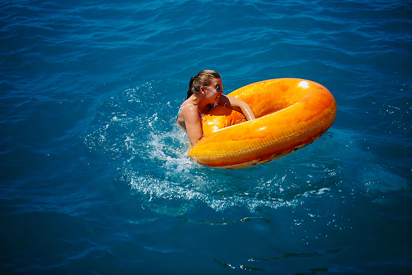 포토 JPG 해외이미지 모델 라이프스타일 손 배너 수영복 행복 얼굴 바다 분홍색 여행 백그라운드 패턴 신체 과일 비즈니스 태국 자연 휴가 건강 한명 사람 물 컴퓨터 비키니 태양 뷰티 파티 유행 수영 스파 원형 만화 날씬함 튜브 드론 안다만 해외202310 해외포토 자연요소 도형 1 옷 감정 아시아 컬러 무늬 이벤트 생활 신체부위 전자제품 수상스포츠 몸매 생태계 파일형식