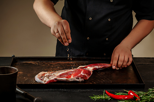 포토 JPG 해외이미지 손 남자 고추 요리 한명 상반신 성인 요리사 뿌리기 로즈메리 성인남자한명만 해외202310 해외포토 직업 1 채소 모션 사람 신체부위 허브 남자한명만 성인남자만 파일형식