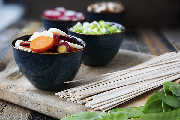 포토 JPG 해외이미지 음식 조각 무지개 채소 오렌지 재료 양파 건조 건강 종류 요리 사람없음 빨간색 컬러풀 갈색 노란색 보라색 당근 흰색 신선 면 맛 작음 국수 유기농 완두콩 날것 슬라이스 뿌리 파 채식주의자 비건 맛있는 해외202310 해외포토 자연요소 웰빙 컬러 컨셉 과일 콩 뿌리채소 면류 크기 채식 파일형식