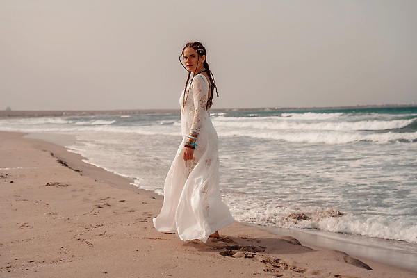 포토 JPG 해외이미지 모델 라이프스타일 드레스 여자 행복 모래 바다 결혼 백그라운드 장신구 자연 하늘 관리 한명 사람 앉기 성인 야외 물 뷰티 유행 자유 흰색 뜨개질 선탠 은색 정상 보석 부족 내추럴 무료 히피 스타일 세련 해외202310 해외포토 자연요소 1 옷 감정 컬러 컨셉 모션 이벤트 취미 생활 광석 생태계 파일형식