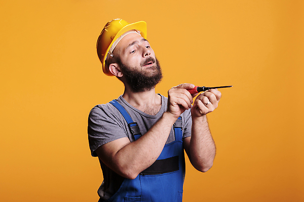 포토 JPG 해외이미지 응시 남자 한명 들기 상반신 성인 앞모습 안전모 건축가 건축업자 성인남자한명만 해외포토 직업 1 시선 건축 뷰포인트 모션 사람 헬멧 안전장비 남자한명만 성인남자만 파일형식