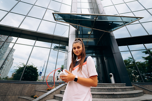 포토 JPG 해외이미지 백인 1 라이프스타일 응시 여자 유럽 스포츠 생각 휴식 건강 한명 서기 사람 야외 건물 운동복 도시풍경 운동 걷기 헤드폰 듣기 도시 센터 도심 소프트포커스 무선전화기 날씬함 집중 연습 해외202310 해외포토 서양인 건축물 시선 옷 나라 음향기기 컨셉 모션 촬영기법 풍경 생활 전화기 몸매 파일형식