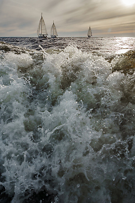 포토 JPG 해외이미지 구름 물결 파도 바다 분홍색 백그라운드 요트 자연 하늘 표면 날씨 휴식 항해 파노라마 풍경 사람없음 물 빛 컬러풀 햇빛 태양 반사 환경 고요 일몰 경쟁 거품 액체 보트 떨어짐 저녁 크루즈 질감 추적 레가타 터키석 수평선 해외202310 해외포토 자연요소 컬러 컨셉 배_교통 모션 촬영기법 노을 야간 보석 생태계 파일형식