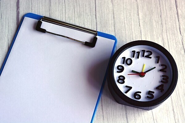 포토 JPG 해외이미지 디자인 교육 종이 시계 백그라운드 컨셉 비즈니스 성공 설계 아이디어 직장 사람없음 금융 사무실 펜 라벨 우주 쪽지 공백 정보 자명종 키보드 시간 업무 메시지 정상 심볼 확인 사인 준비 긍정 공포 위치 마감 마케팅 업그레이드 목차 카피스페이스 자극 비어있는 해외202310 해외포토 회사 프레임 경제 필기구 알람 작업 파일형식