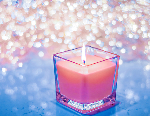 포토 JPG 해외이미지 분홍색 촛불 사람없음 파란색 반짝임 보케 빛망울 해외202310 해외포토 컬러 초 모션 빛 파일형식