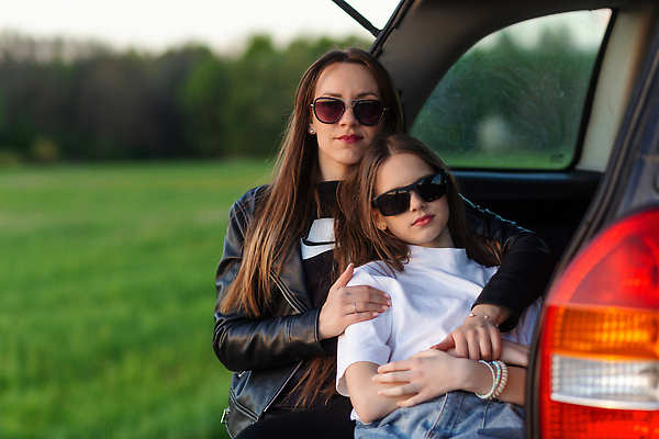 포토 JPG 해외이미지 백인 라이프스타일 여자 딸 행복 어린이 여행 가족 포옹 자동차 자연 엄마 휴가 함께함 부츠 실내 대화 미소 사람 앉기 소녀 성인 야외 두명 10대 캐주얼 여름 부모 여행객 일출 일몰 캠핑 농촌 오픈 결합 언덕 카피스페이스 해외202310 해외포토 서양인 옷 계절 감정 육상교통 신발 컨셉 관계 안기 모션 청소년 레저 표정 말하기 내부 생활 노을 공백 시골 생태계 파일형식