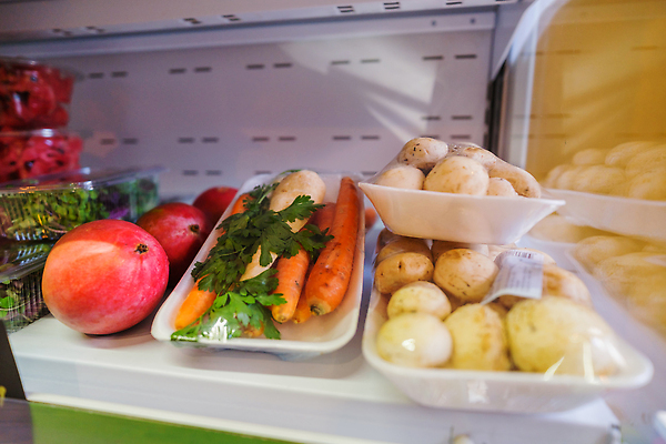 포토 JPG 해외이미지 식물 잡화 계절 음식 농업 채소 비즈니스 포장 감자 실내 건강 사람없음 여름 쇼핑 컬러풀 바구니 상점 당근 신선 시장 닫기 상품 먹기 양동이 유기농 냉장고 소매 슈퍼마켓 숙성 채식주의자 중소기업 맛있는 비건음식 해외202310 해외포토 웰빙 산업 컬러 회사 모션 뿌리채소 내부 가전제품 채식 파일형식 비건