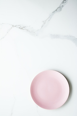 포토 JPG 해외이미지 접시 분홍색 식탁 사람없음 원형 대리석 해외202310 해외포토 도형 식기 컬러 재료 탁자 파일형식