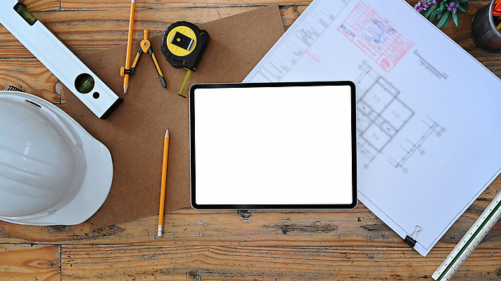 포토 JPG 해외이미지 줄자 사람없음 태블릿 연필 설계도 안전모 컴파스 나무판자 카피스페이스 인테리어디자이너 해외202310 해외포토 직업 문구용품 학용품 건설업 자 목재 전자제품 스마트기기 필기구 공백 헬멧 안전장비 파일형식