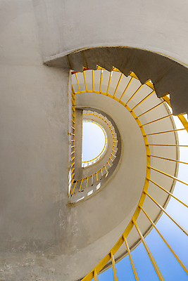 포토 JPG 해외이미지 모양 디자인 외관 유럽 추상 흑백 사람없음 야외 노란색 흰색 우아함 심플 기하학 폴란드 대칭 해외202310 해외포토 나라 컬러 컨셉 무늬 촬영기법 파일형식